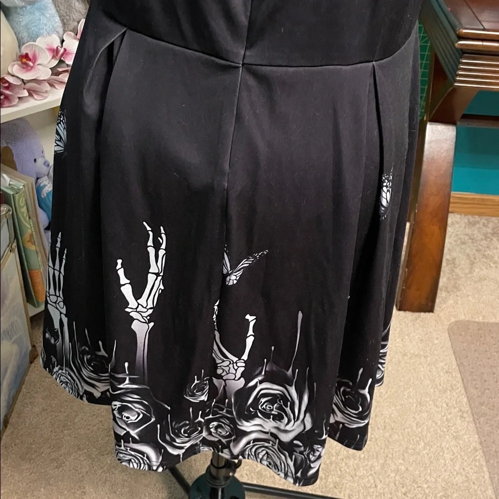 Black Goth Dress with High neck lace, skeletal hands & roses 2Xl - Picture 4 of 4